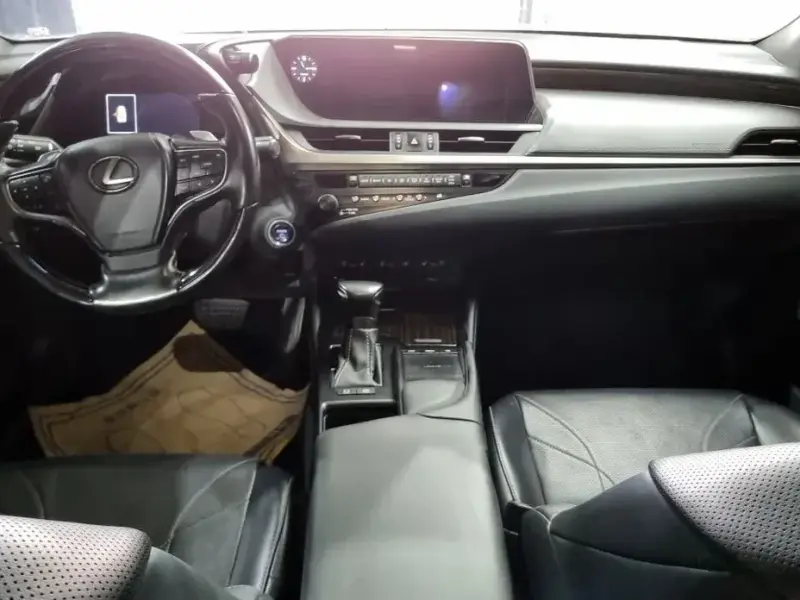 2018 Lexus ES с пробегом 122 170 км