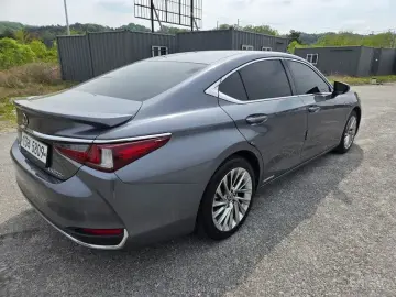 2019 Lexus ES с пробегом 76 680 км