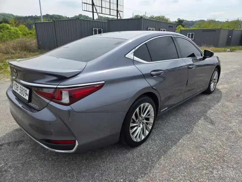 2019 Lexus ES с пробегом 76 680 км