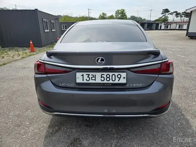 2019 Lexus ES с пробегом 76 680 км