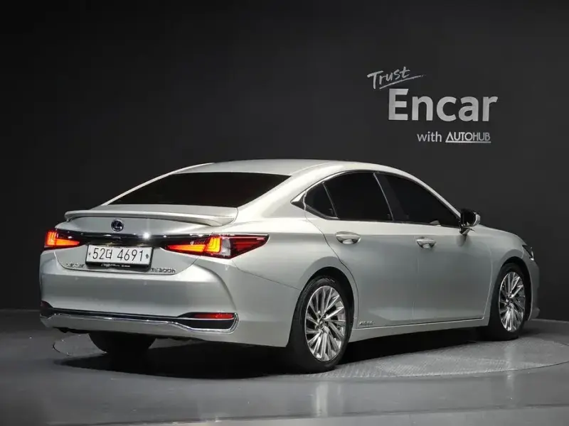 2019 Lexus ES с пробегом 91 745 км