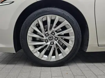 2019 Lexus ES с пробегом 91 745 км