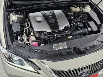 2019 Lexus ES с пробегом 91 745 км