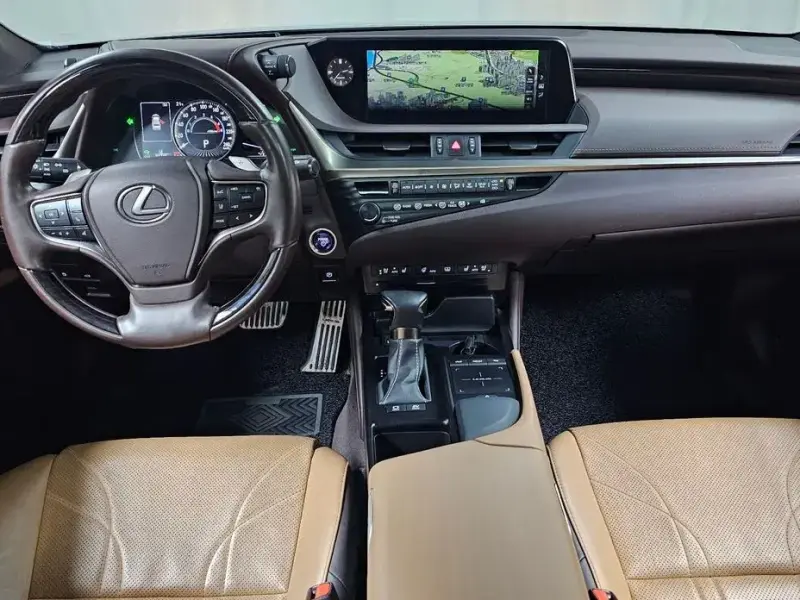 2019 Lexus ES с пробегом 91 745 км