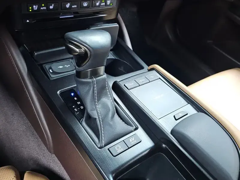 2019 Lexus ES с пробегом 91 745 км