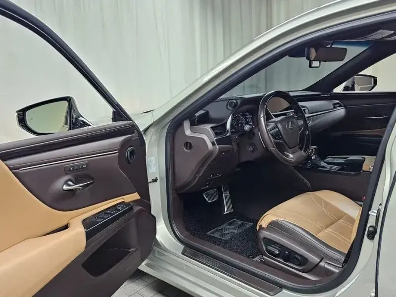 2019 Lexus ES с пробегом 91 745 км