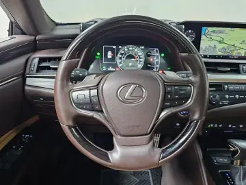 2019 Lexus ES с пробегом 91 745 км