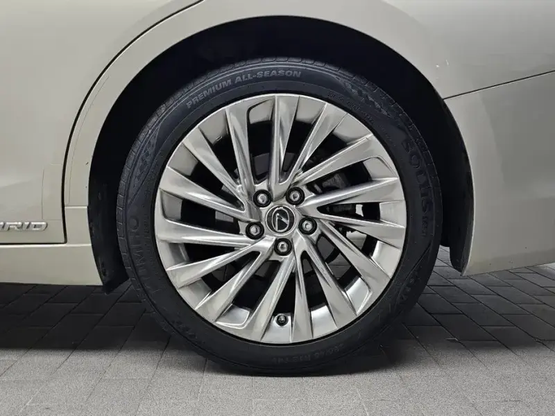 2019 Lexus ES с пробегом 91 745 км
