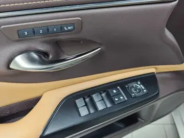 2019 Lexus ES с пробегом 91 745 км