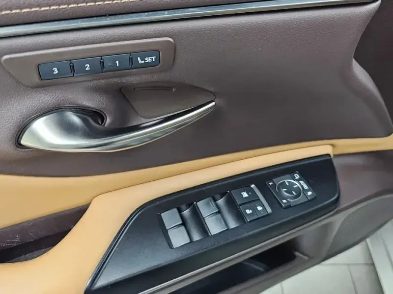 2019 Lexus ES с пробегом 91 745 км