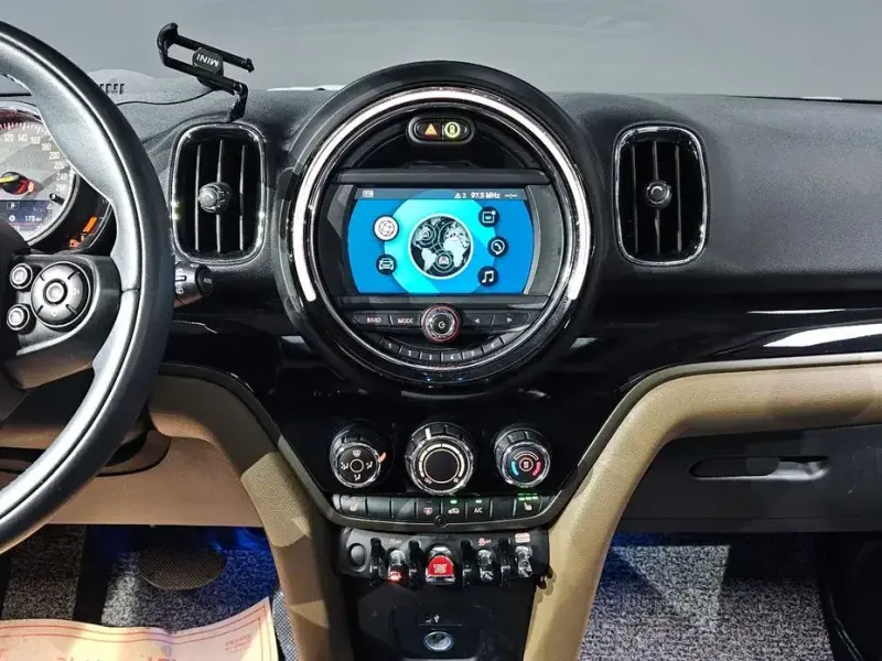 2020 Mini Countryman с пробегом 83 625 км