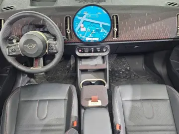 2025 Mini Countryman с пробегом 12 880 км
