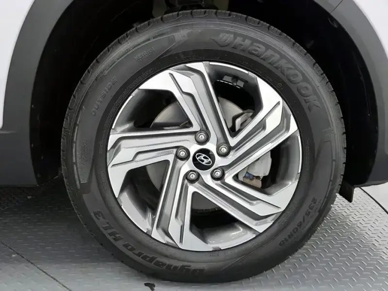 2023 Hyundai Santa Fe с пробегом 28 295 км
