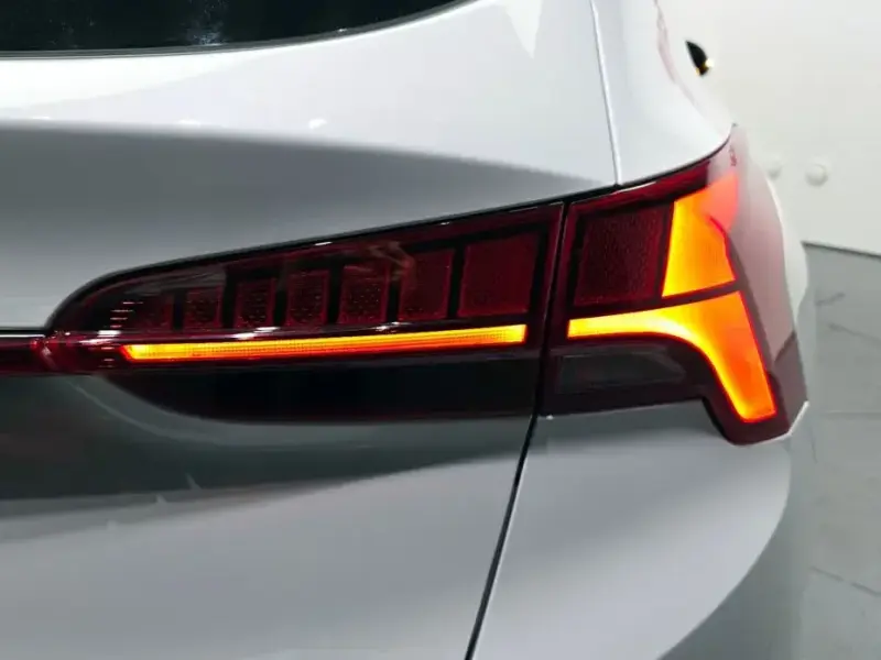 2023 Hyundai Santa Fe с пробегом 28 295 км