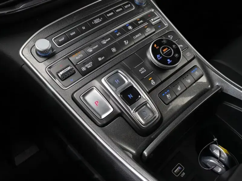 2023 Hyundai Santa Fe с пробегом 32 142 км