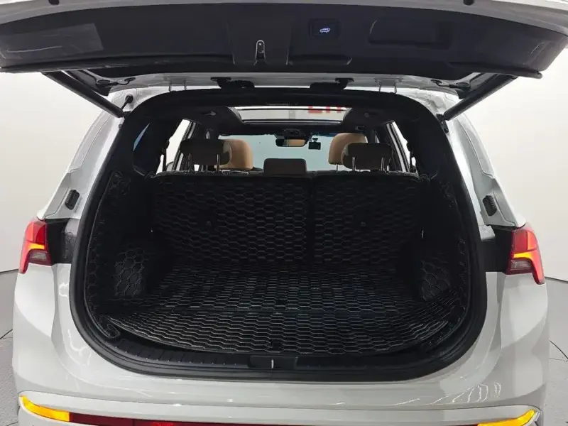 2023 Hyundai Santa Fe с пробегом 29 431 км