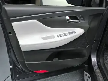 2023 Hyundai Santa Fe с пробегом 70 895 км