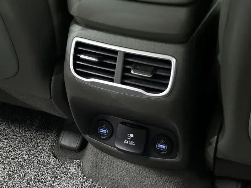 2023 Hyundai Santa Fe с пробегом 70 895 км