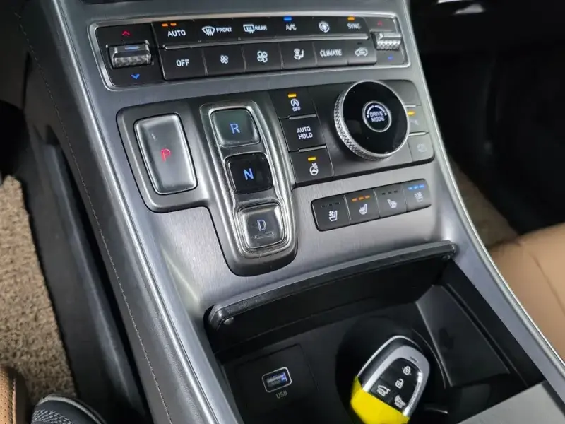 2023 Hyundai Santa Fe с пробегом 15 084 км