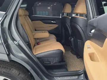2023 Hyundai Santa Fe с пробегом 15 084 км