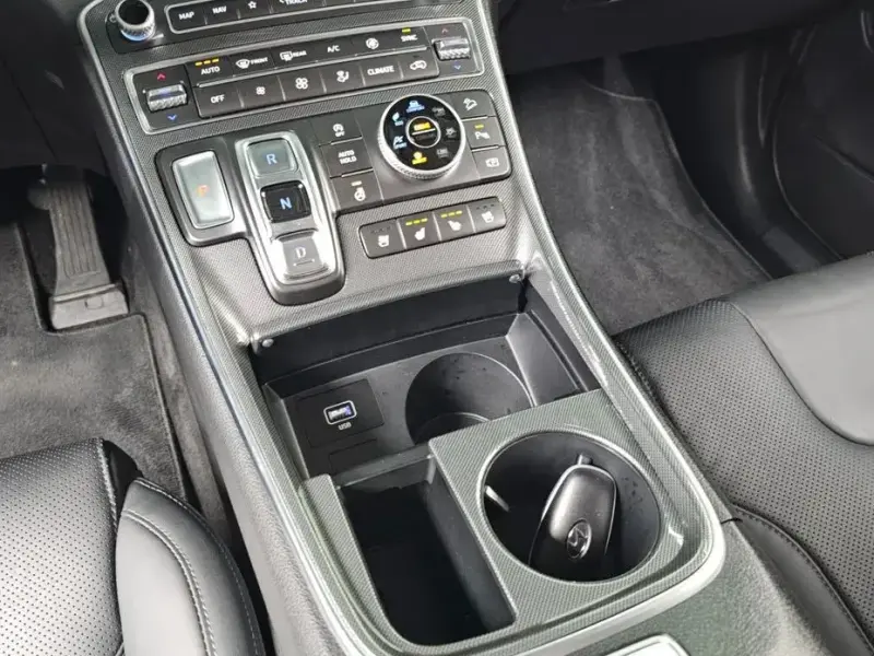 2023 Hyundai Santa Fe с пробегом 23 885 км