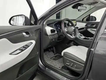 2023 Hyundai Santa Fe с пробегом 19 541 км