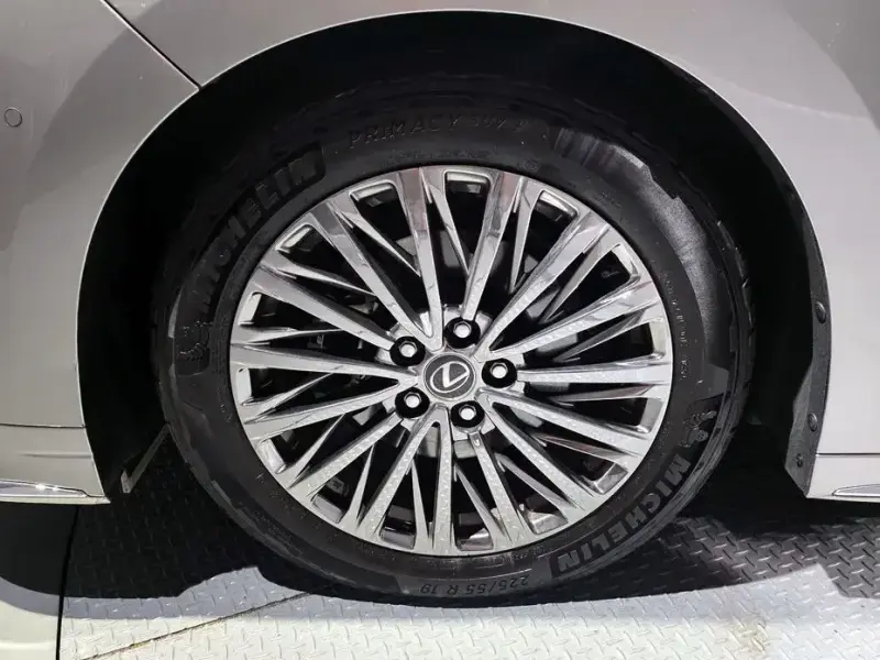 2024 Lexus LM с пробегом 34 598 км