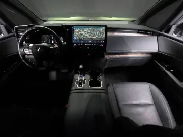 2024 Lexus LM с пробегом 34 598 км