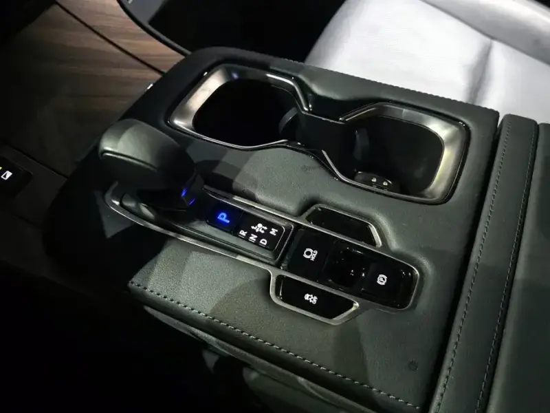 2024 Lexus LM с пробегом 34 598 км
