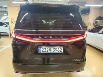 2024 Lexus LM с пробегом 20 000 км