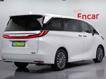 2025 Lexus LM с пробегом 18 252 км