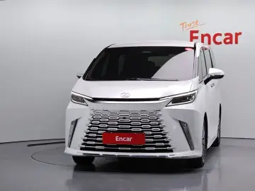 2025 Lexus LM с пробегом 18 252 км