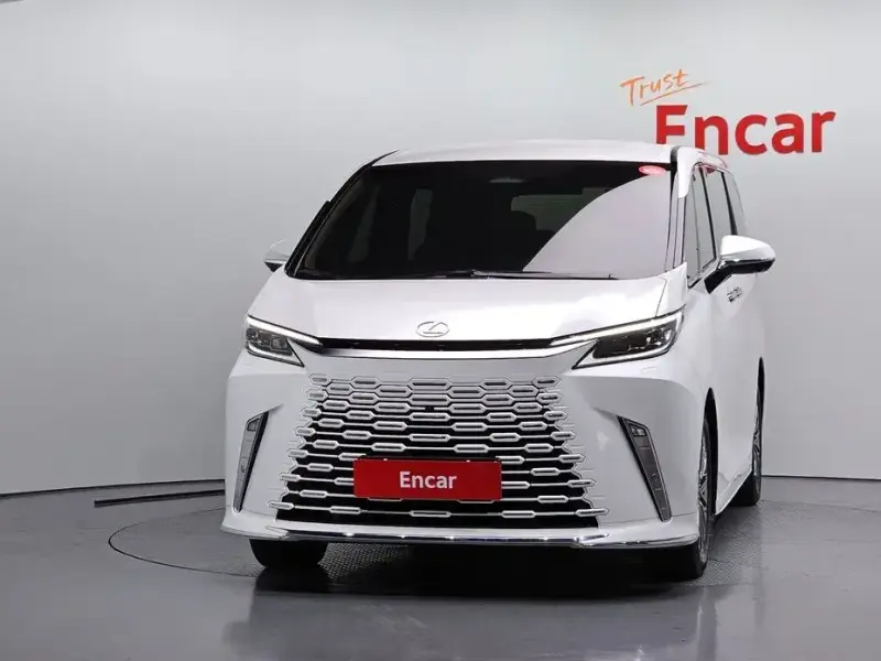 2025 Lexus LM с пробегом 18 252 км