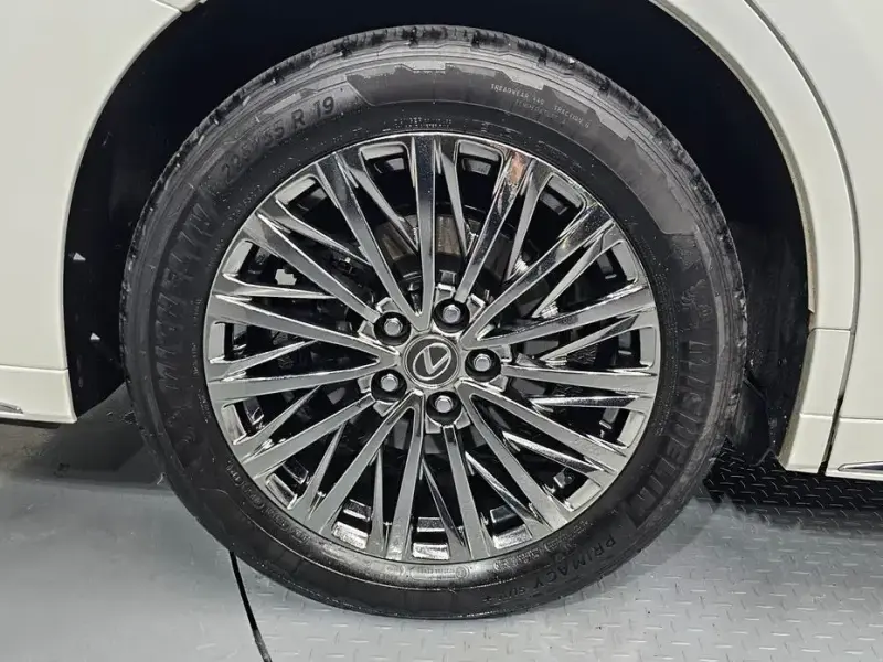 2025 Lexus LM с пробегом 18 252 км
