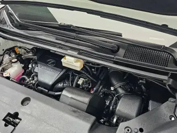2025 Lexus LM с пробегом 18 252 км