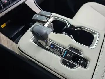 2025 Lexus LM с пробегом 18 252 км