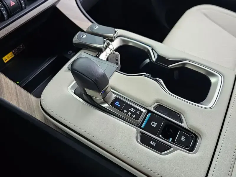 2025 Lexus LM с пробегом 18 252 км