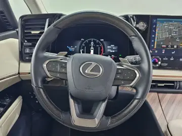 2025 Lexus LM с пробегом 18 252 км