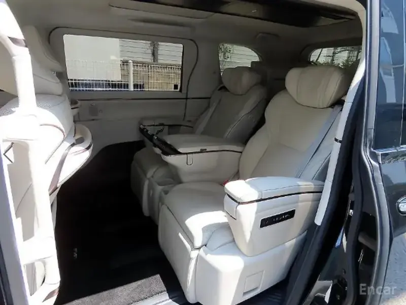 2024 Lexus LM с пробегом 11 300 км