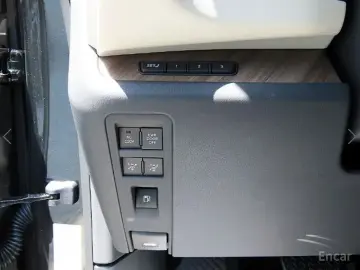 2024 Lexus LM с пробегом 11 300 км
