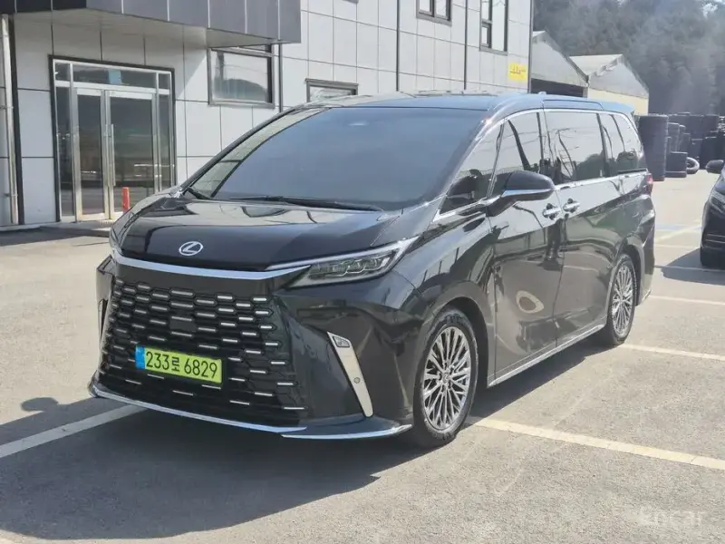 2024 Lexus LM с пробегом 35 768 км