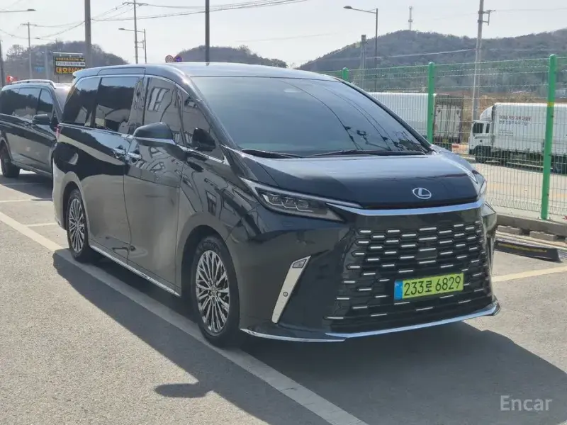2024 Lexus LM с пробегом 35 768 км