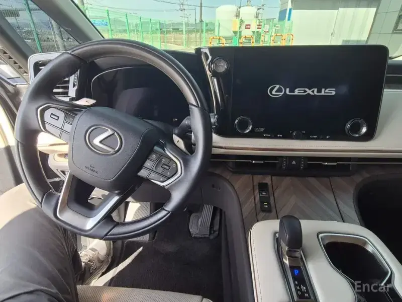 2024 Lexus LM с пробегом 35 768 км