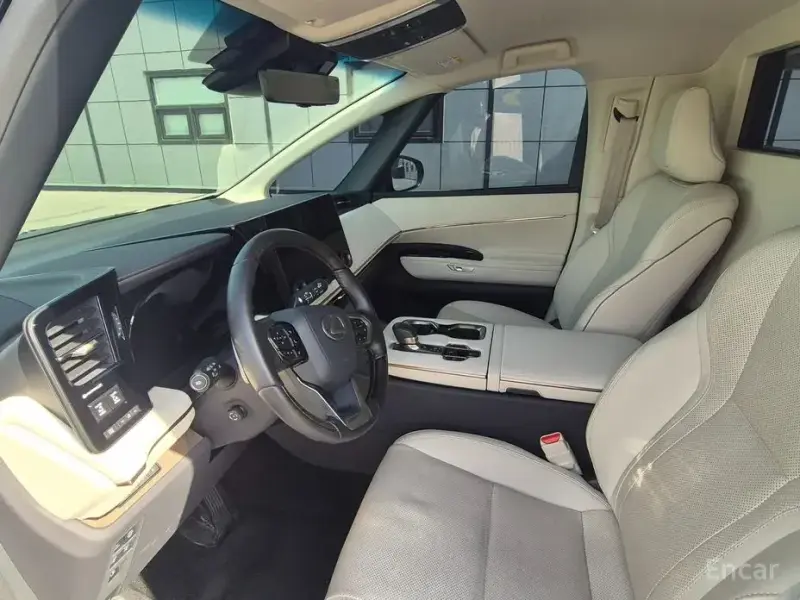 2024 Lexus LM с пробегом 35 768 км