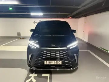Lexus LM
