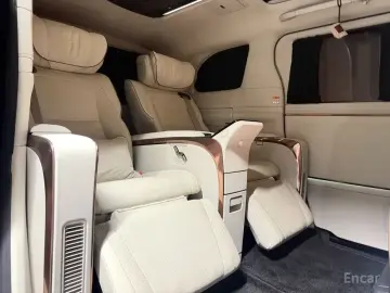 2025 Lexus LM с пробегом 12 800 км