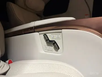 2025 Lexus LM с пробегом 12 800 км