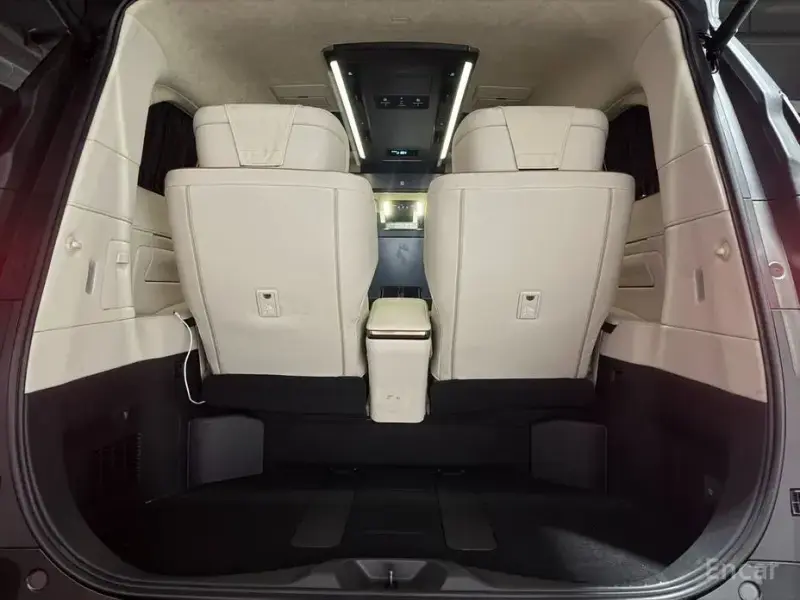 2025 Lexus LM с пробегом 12 800 км