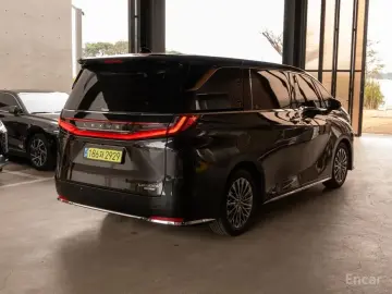 2024 Lexus LM с пробегом 39 000 км