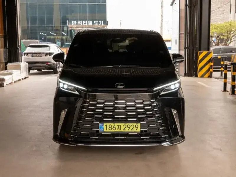 2024 Lexus LM с пробегом 39 000 км